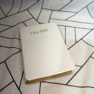Thomas Nelson Holy Bible KJV Small White Gold Edge Red Letter 1977 Vintage